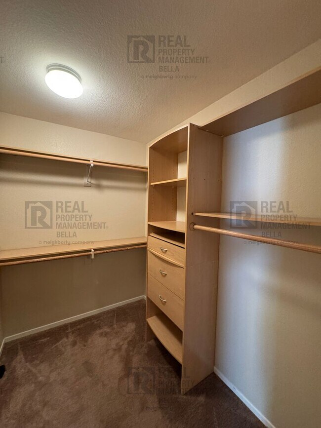 Building Photo - Spacious & Stylish 5-Bed, 3-Bath Home in Prime Murrieta Location