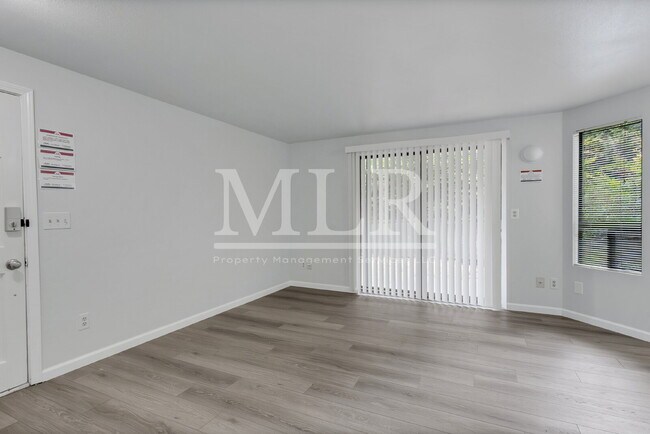 Building Photo - 1700 Lake Park Dr SW