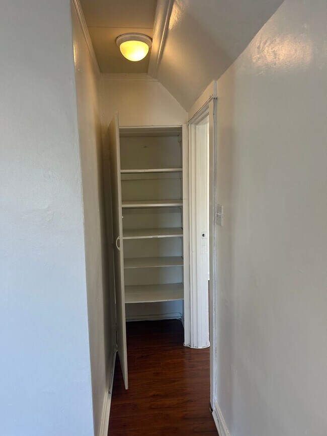 Building Photo - 5518Mont