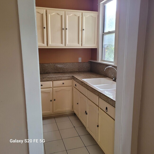 Building Photo - 1847 Wilcox Ave