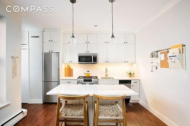 Building Photo - 314 W 94th St