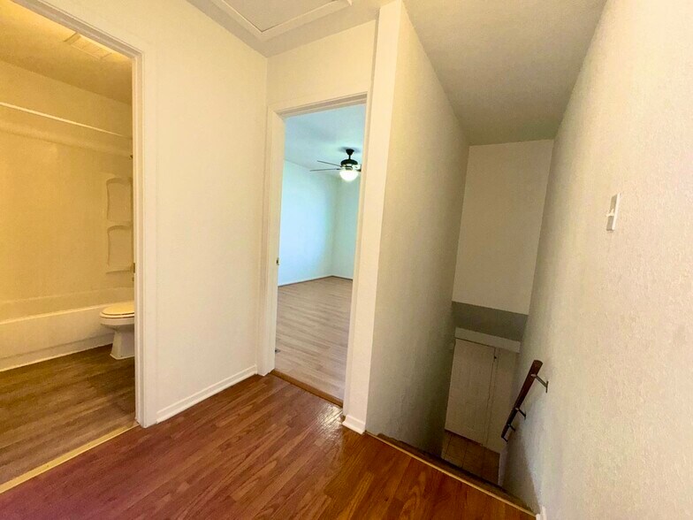 Building Photo - 1112 Leslie Cir