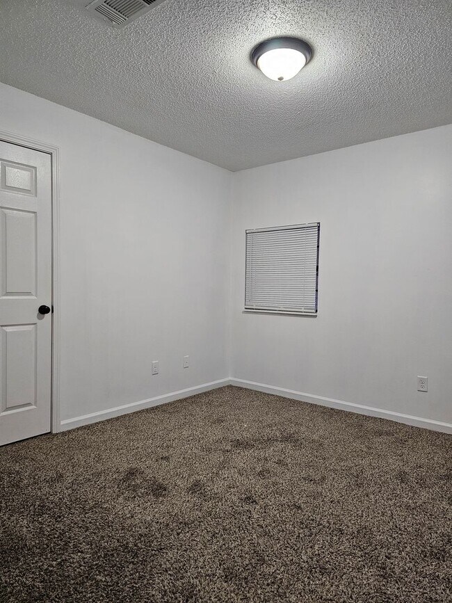 Building Photo - 1544 Diuguid Dr
