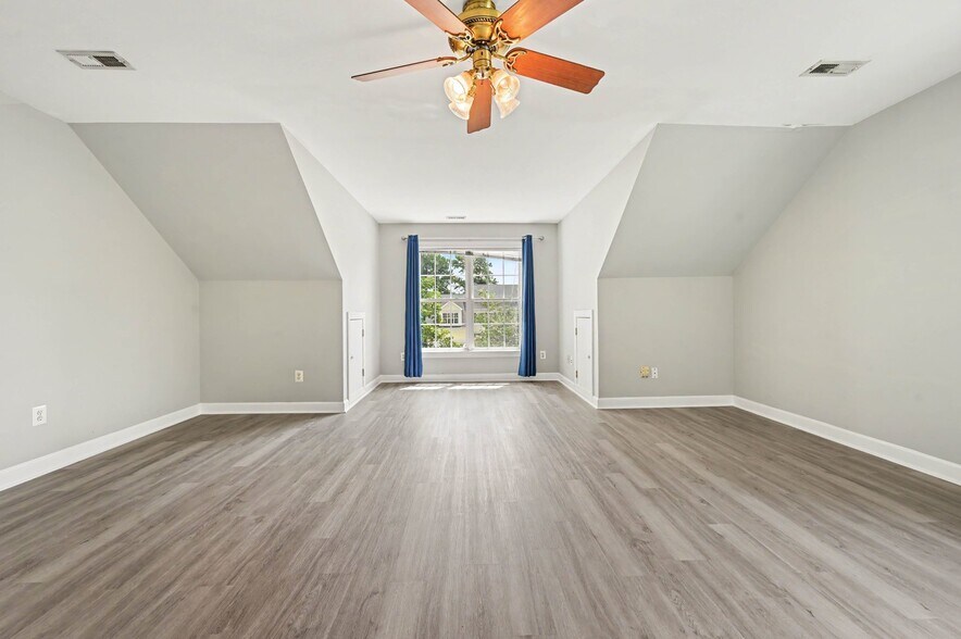 Building Photo - 1203 Fairfax Woods Dr