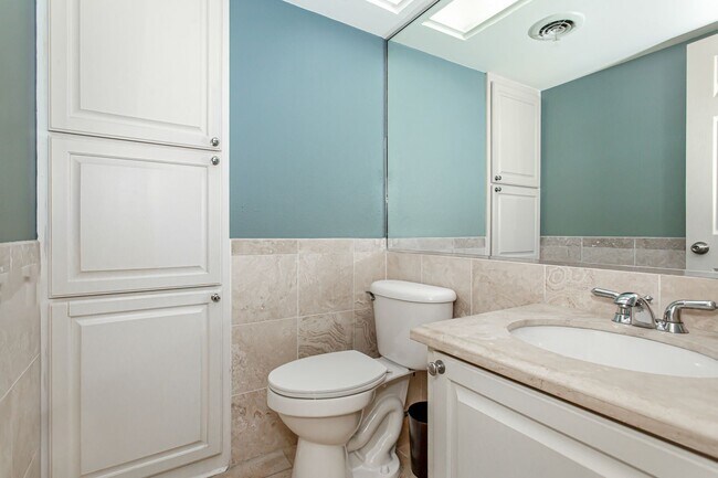 Building Photo - 10205 Regal Oaks Dr
