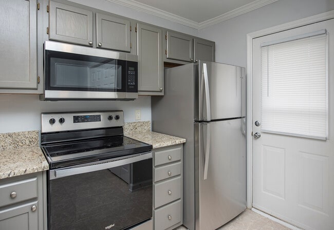 Building Photo - 20 Cheltenham Dr