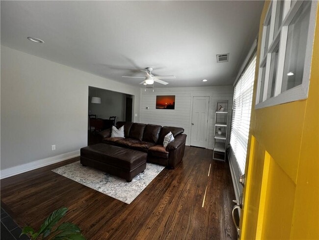 Building Photo - 1611 Wellswood Dr SE