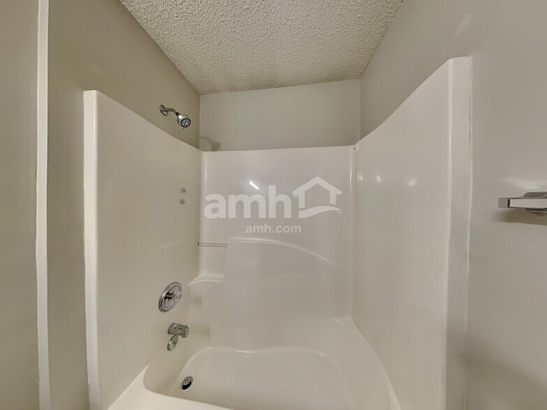 Building Photo - 3928 Edgeview Dr