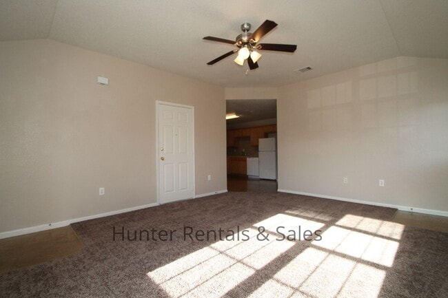 Building Photo - Cove Three-Bedroom!