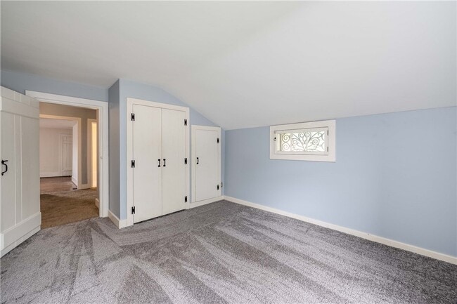 Building Photo - 1253 Fairport Rd