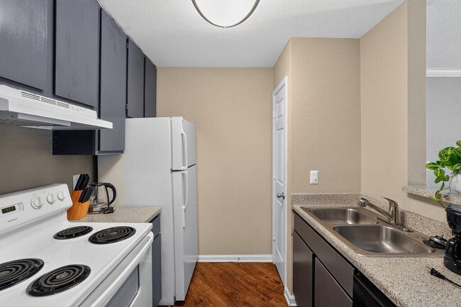 Building Photo - 5750 N Major Dr