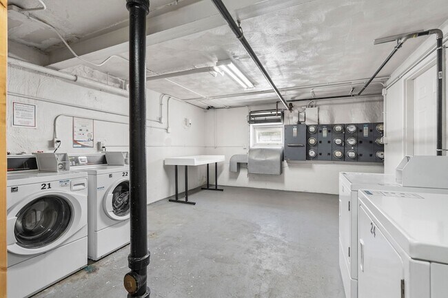 Building Photo - 99 Cluff Crossing Rd