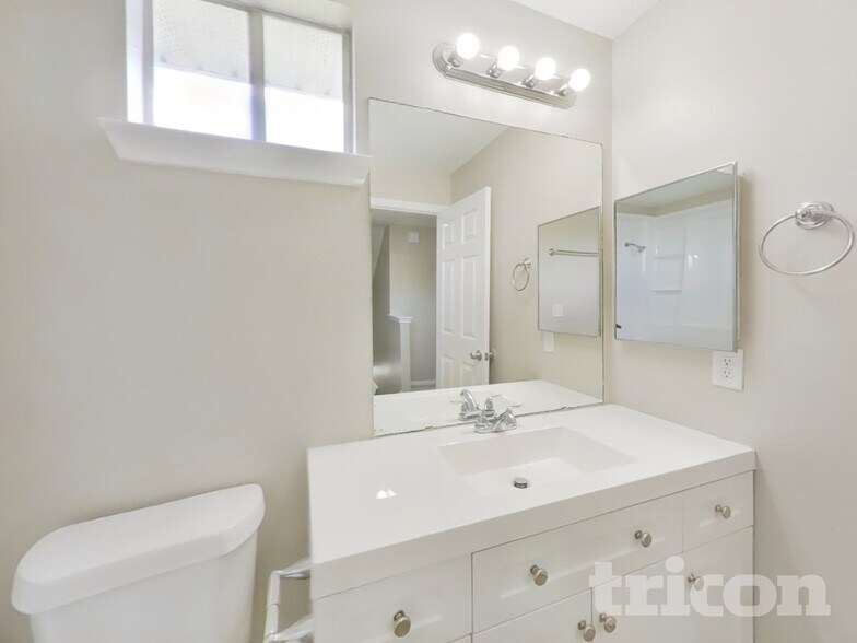 Building Photo - 3210 Kelling St