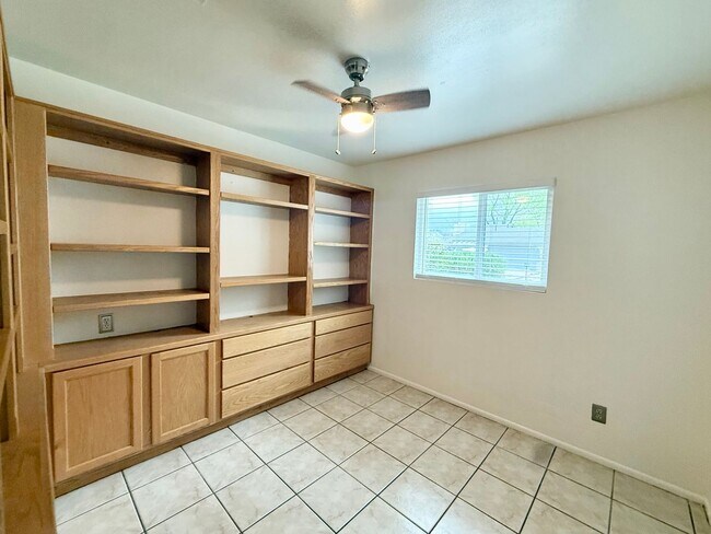 Building Photo - Charming 3 bedroom, 1 bathroom home located just minutes from downtown Prescott.