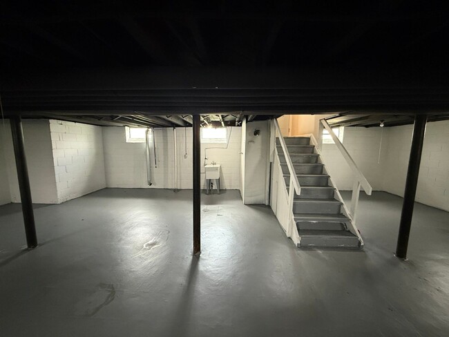 Building Photo - Renovated 3-Bedroom Home – We Welcome Sect...