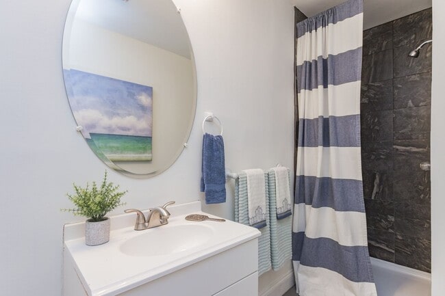 Building Photo - Charming Renovated Home