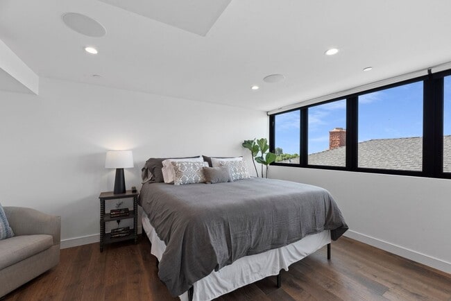 Building Photo - Recently Built, Fully Furnished, Custom Home w/ Amazing Indoor/Outdoor Living Space, Perched Abov...