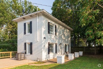Building Photo - N Rosedale Ave Duplex
