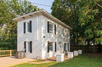 Building Photo - N Rosedale Ave Duplex