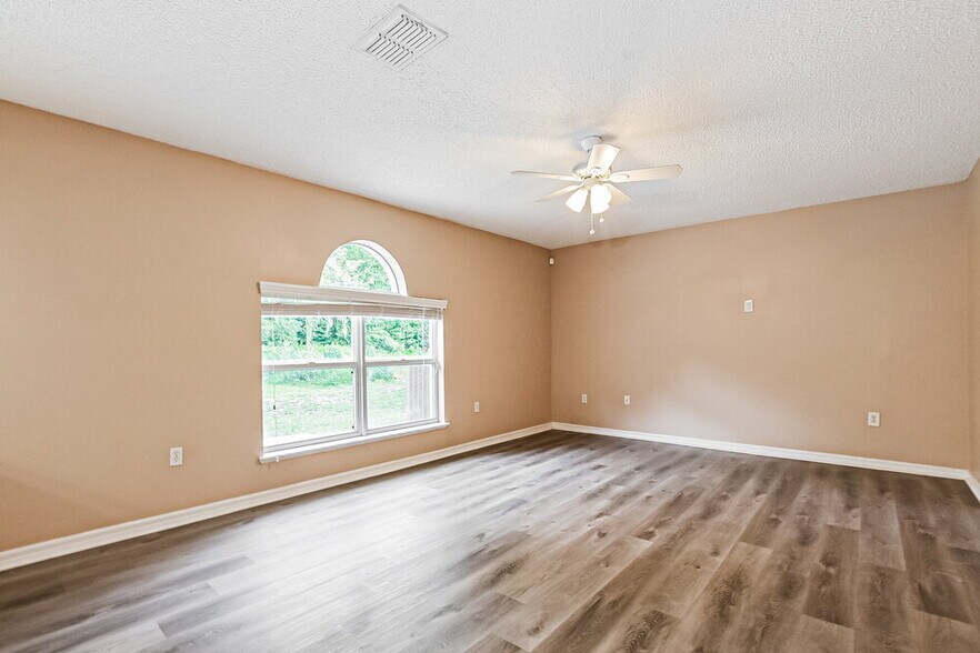 Building Photo - 239 Pleasant Gardens Dr
