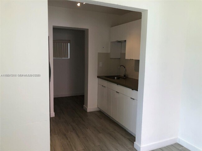 Building Photo - 220 NW 46th St