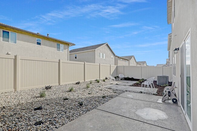 Building Photo - 4 YEARS NEW, FULLY FURNISHED 4 BEDROOM, 2....