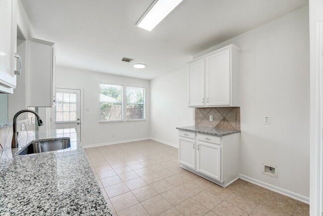 Building Photo - 16906 Shoal Park Dr