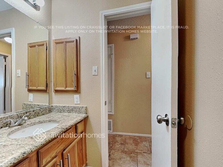 Building Photo - 2650 Fairmont Dr