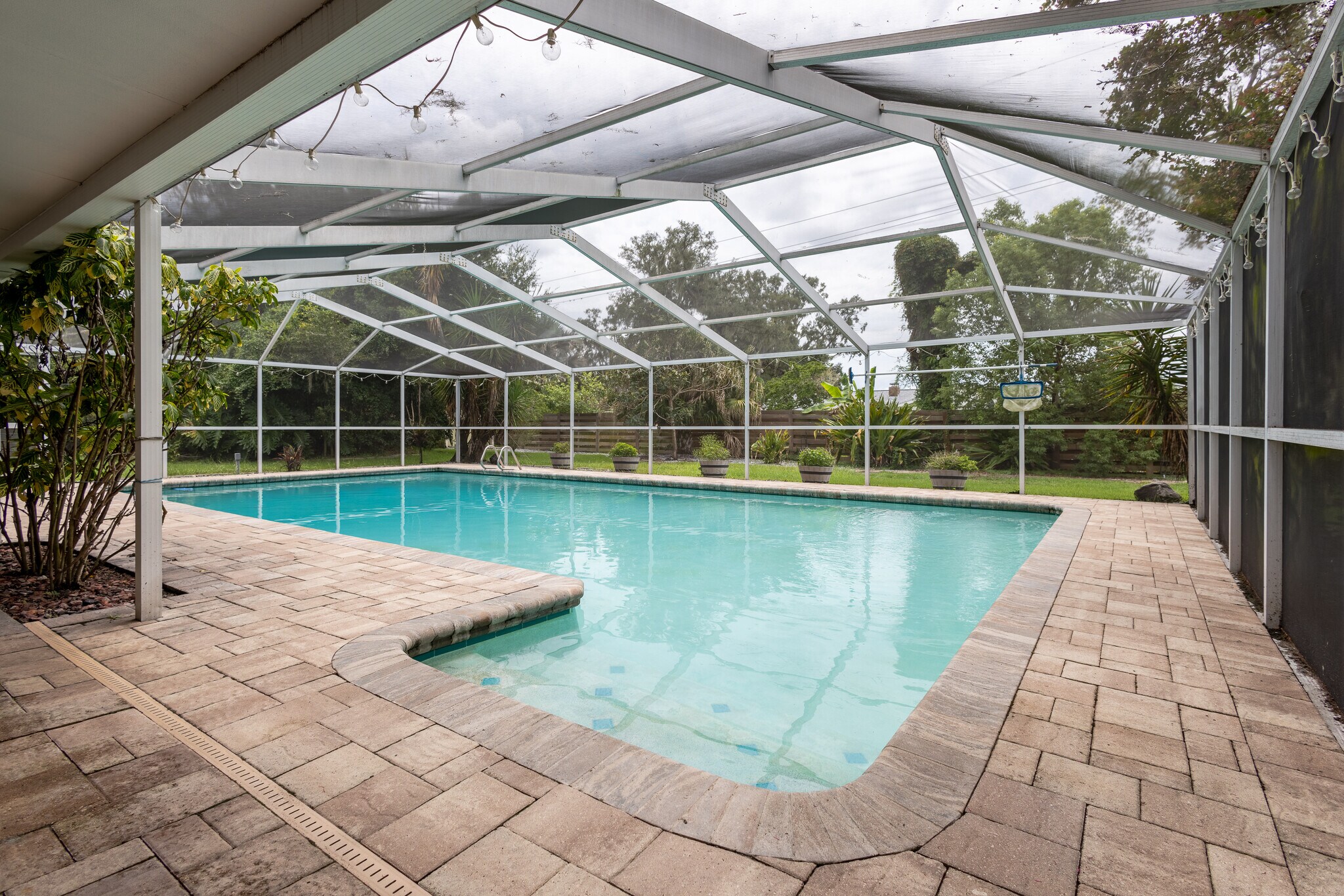 Building Photo - 615 Valle Vista Dr