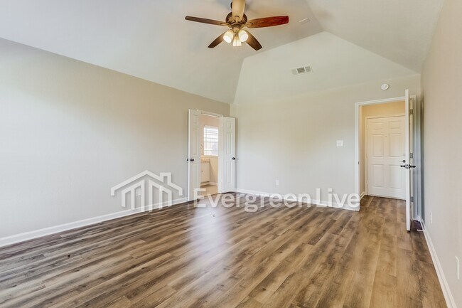 Building Photo - 4643 Yellowleaf Dr