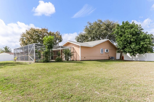 Building Photo - 2449 SE Aneci St