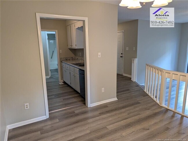 Building Photo - 482 Corning Pl