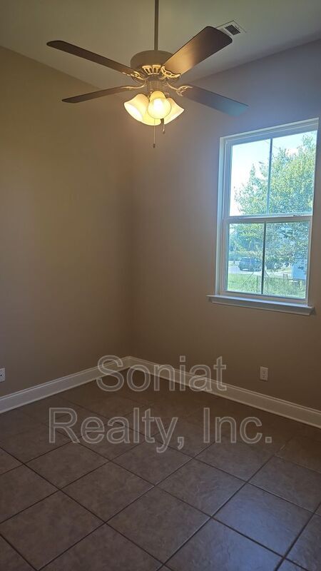 Building Photo - 2323 Abundance St
