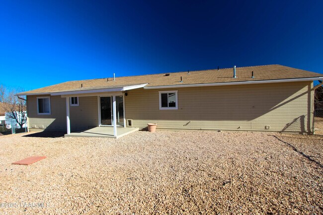 Building Photo - 5484 N Robert Rd