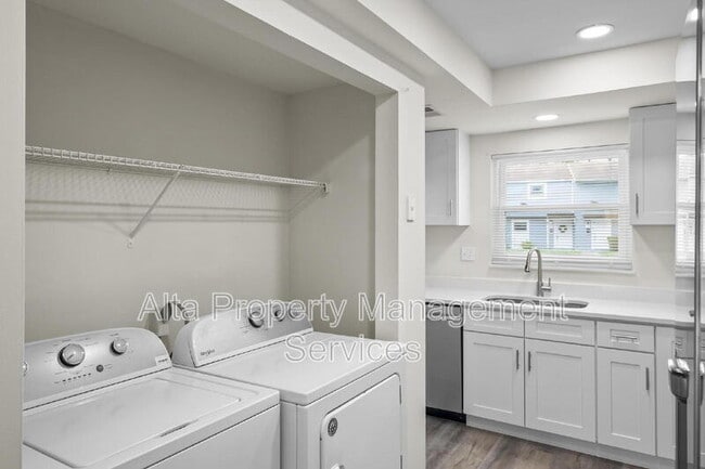 Building Photo - 11357 Bedford Oaks Dr
