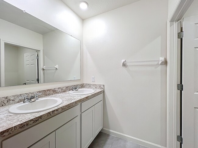 Building Photo - 870 Remington Green Dr SE