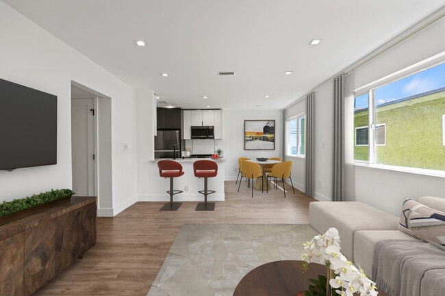 Building Photo - 701 N. Hill Pl.