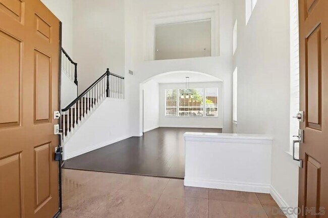 Building Photo - 1100 Corrales Ln