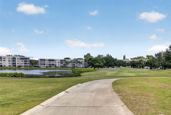 Building Photo - 9330 Lagoon Pl
