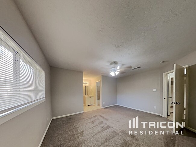 Building Photo - 4827 Tealgate Dr