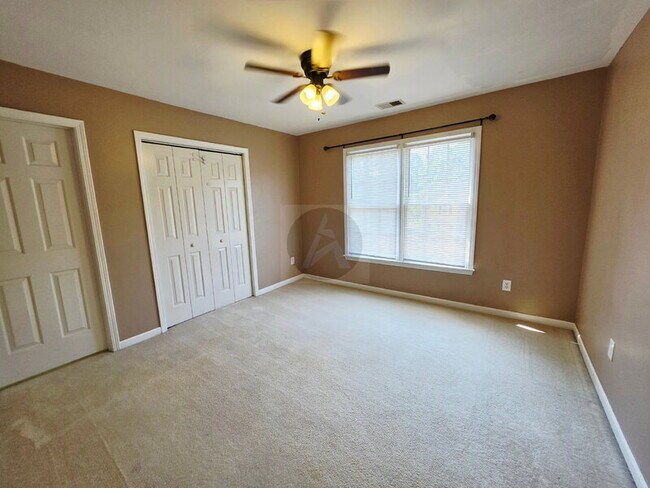 Building Photo - 236 Flagstone Way