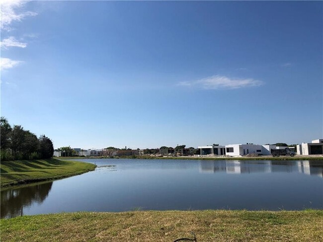 Building Photo - 150 Riviera Cir