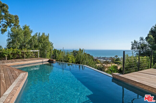 Building Photo - 23812 Malibu Crest Dr