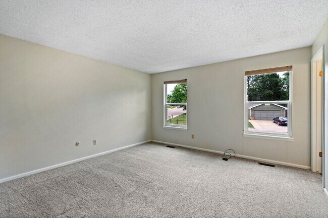 Building Photo - 465 Saddlemountain Rd