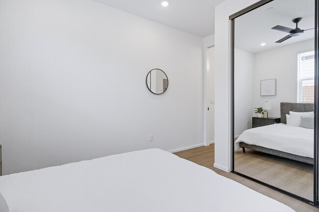 Building Photo - 3042-3044 J St