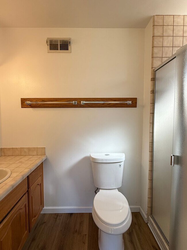 Building Photo - Sunnyvale home with central air and new LV...