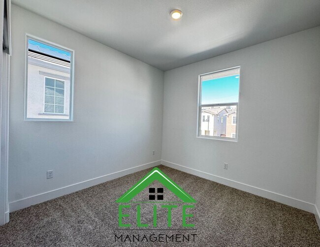 Building Photo - Spacious 4-Bedroom Home in Prime Folsom Lo...
