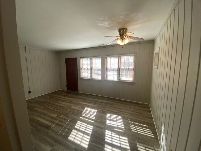 Primary Photo - 722 Holly St