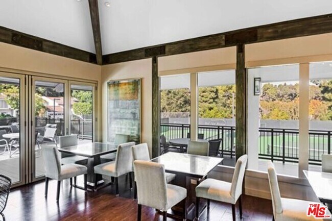 Building Photo - 10221 Briarwood Dr