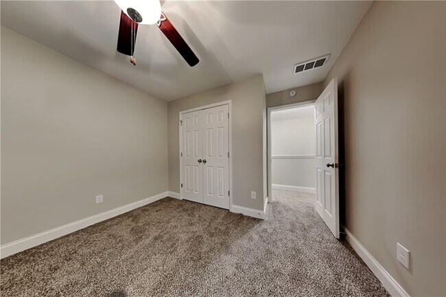 Building Photo - 4915 Wycliffe Dr SW